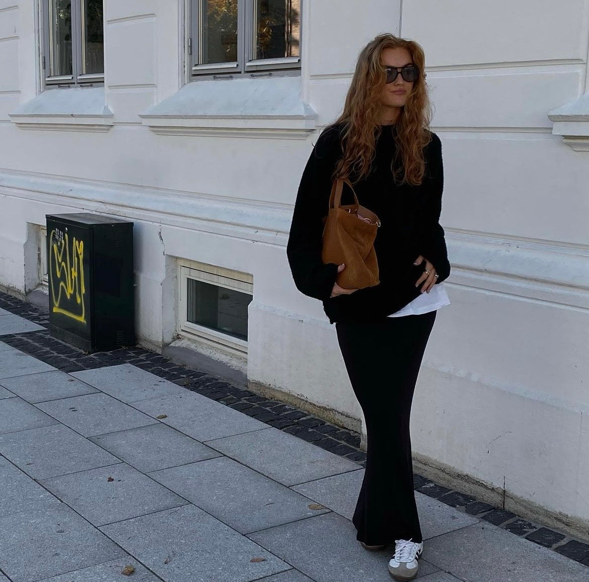 Woman matching her outfit with her everyday bag