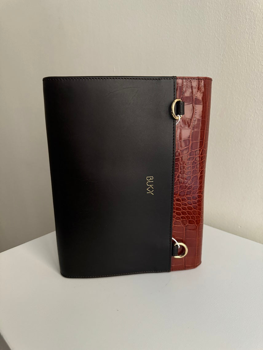 Sample: Vargas Maxi Wallet