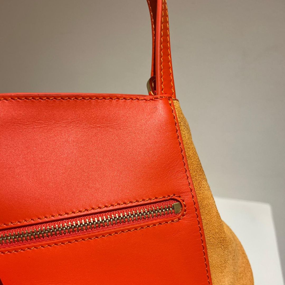Sample: Petite Curie / Naranja